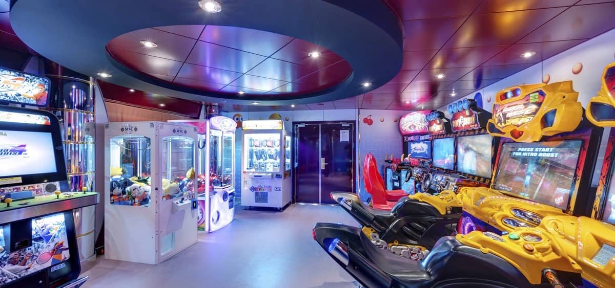 3- VIRTUAL GAMES <br> VIDEOJUEGOS PARA PEQUEÑOS Y GRANDES