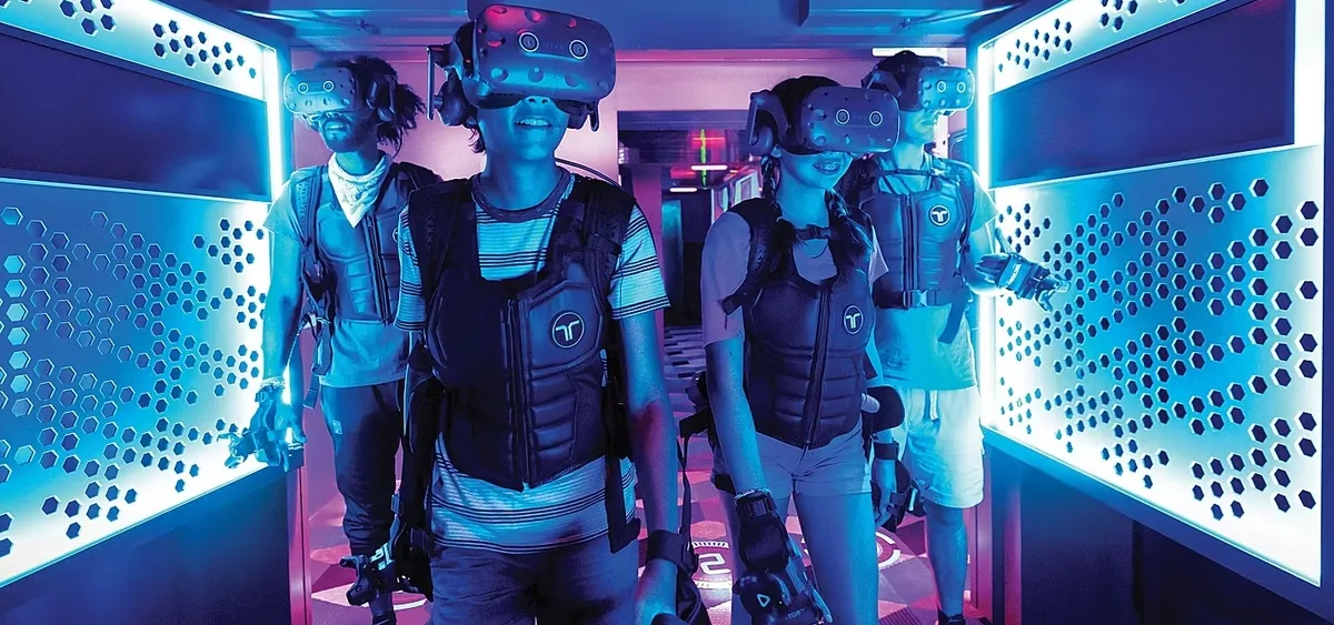 4- VIRTUAL ADVENTURE ZONE <br> EXPERIENCIA VR ÚNICA EN EL MAR