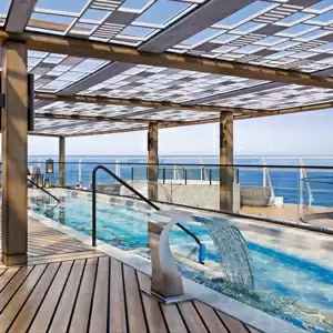 ¿A quién se dirige la compañía OCEANIA CRUISES?