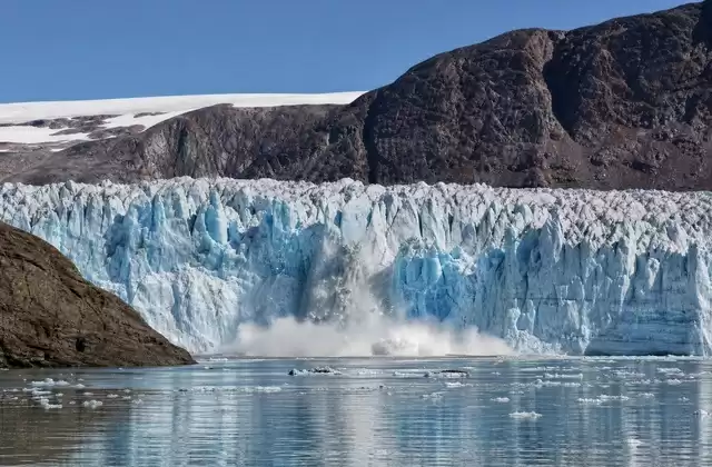 Frente al glaciar Eqi