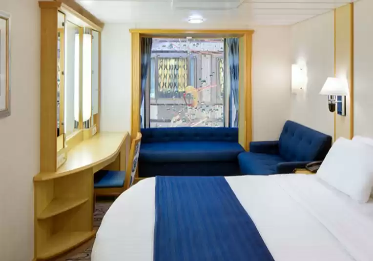 Cabina interior con vista al paseo